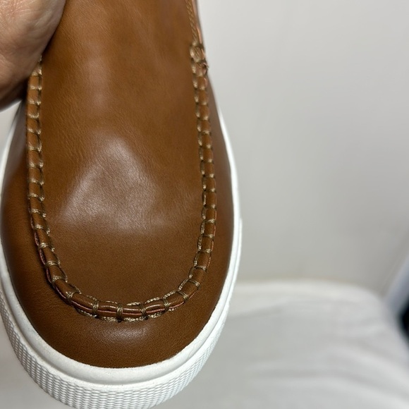 Izod Brown and White Loafers Sleek Slip-On Design - Picture 3 of 11